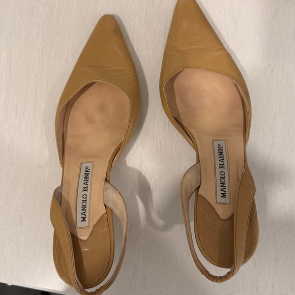 Beige Manolo Blahnik - Picture 2 of 3